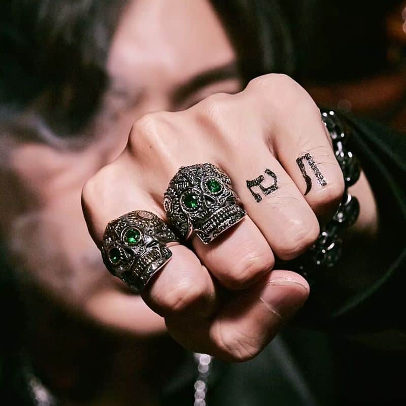 Piratenring mit Totenkopf für Männer modern elegant